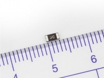 1206SL系列低內(nèi)阻自恢復(fù)保險絲